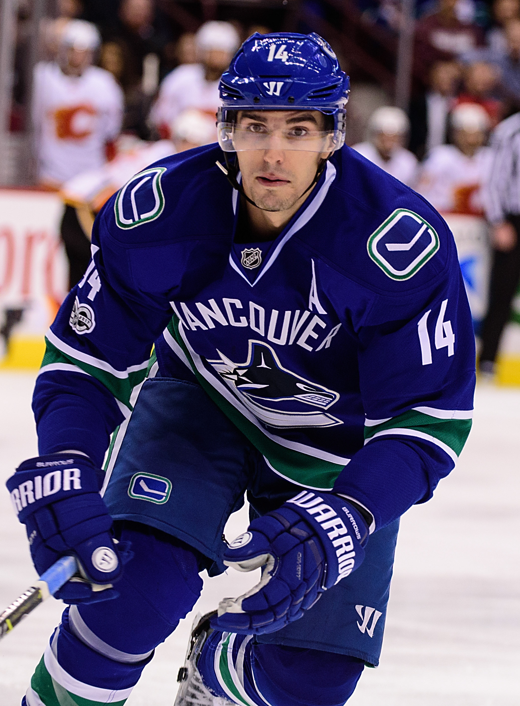 Burrows re-signs with Canucks