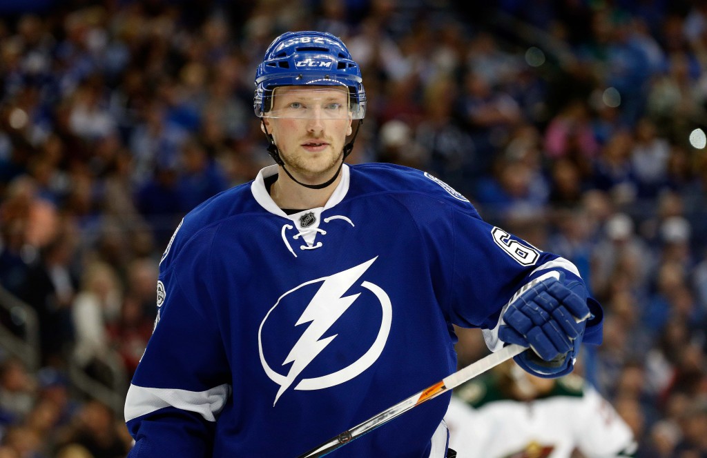 Tampa Bay Lightning Re-Sign Andrej Sustr