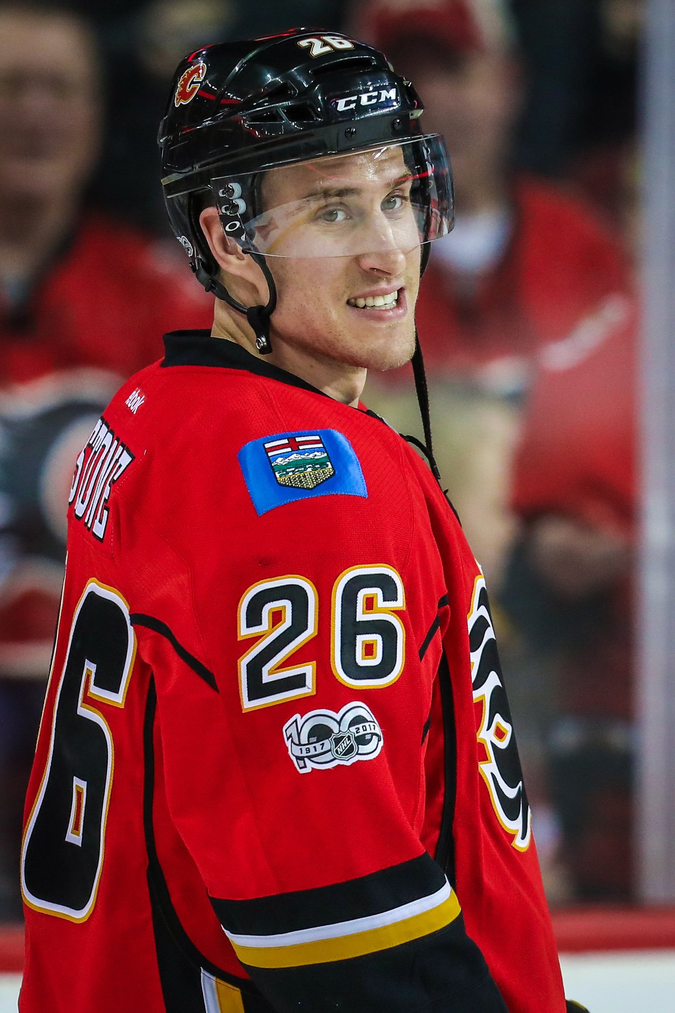 Calgary Flames Re-Sign Michael Stone