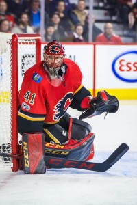 Nov 13, 2017; Calgary, Alberta, CAN; Calgary Flames goalie Mike Smith (41) guards his net against the St. Louis Blues during the first period at Scotiabank Saddledome. Mandatory Credit: Sergei Belski-USA TODAY Sports