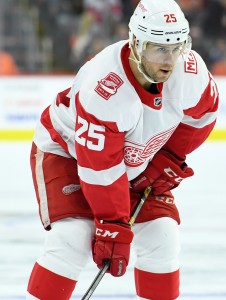 Dec 20, 2017; Philadelphia, PA, USA; Detroit Red Wings defenseman Mike Green (25) during the second period against the Philadelphia Flyers at Wells Fargo Center. Mandatory Credit: Eric Hartline-USA TODAY Sports