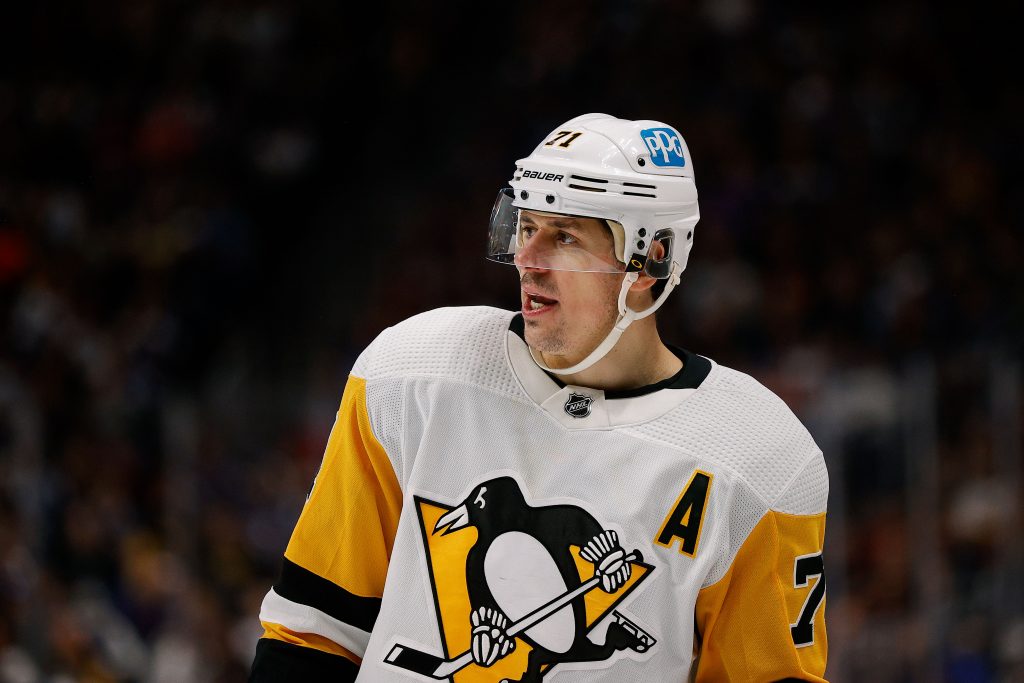 NHL: Malkin viciously cross-checks Borowiecki in the face