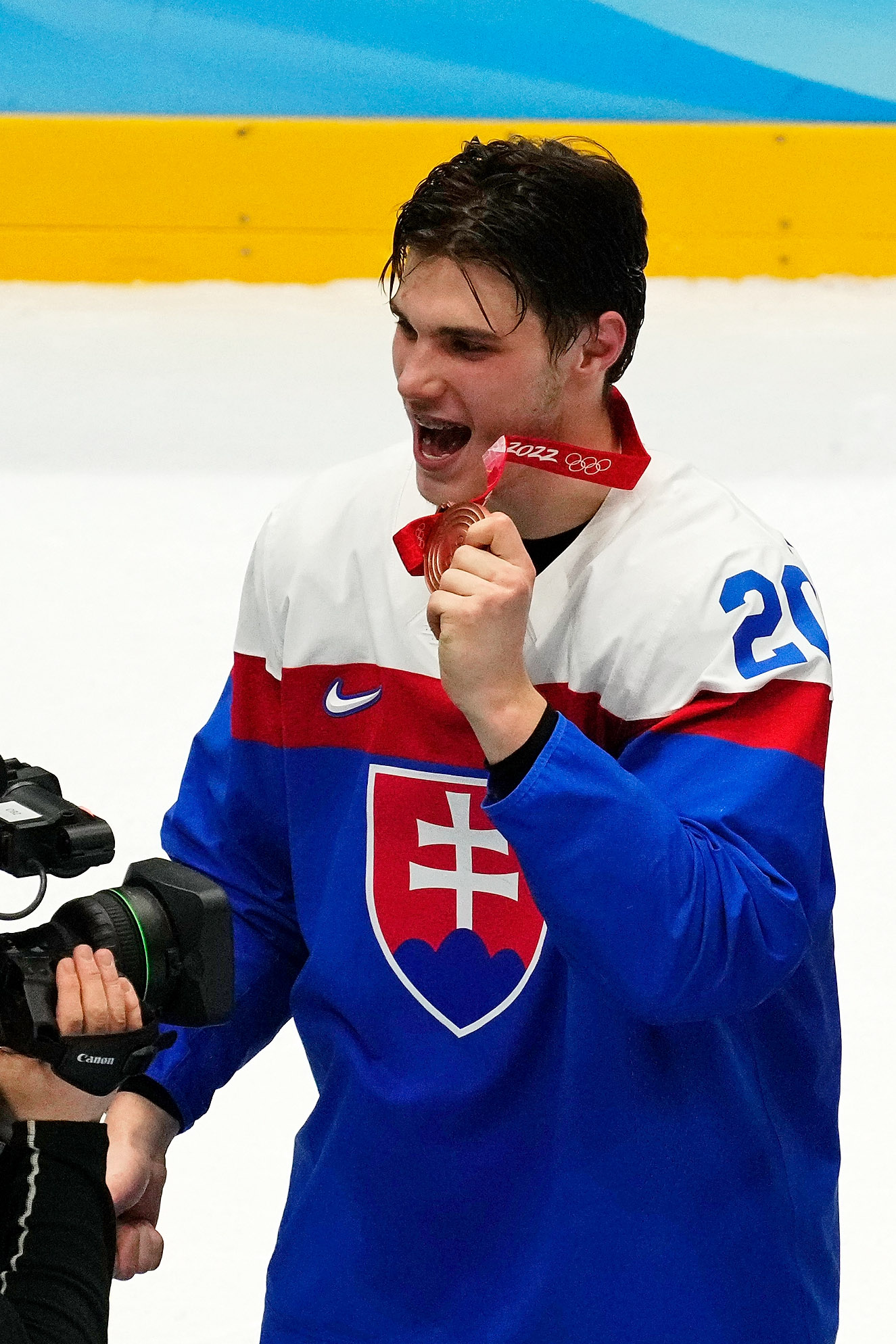 Montreal Canadiens: Rookie Juraj Slafkovsky soaking it all in