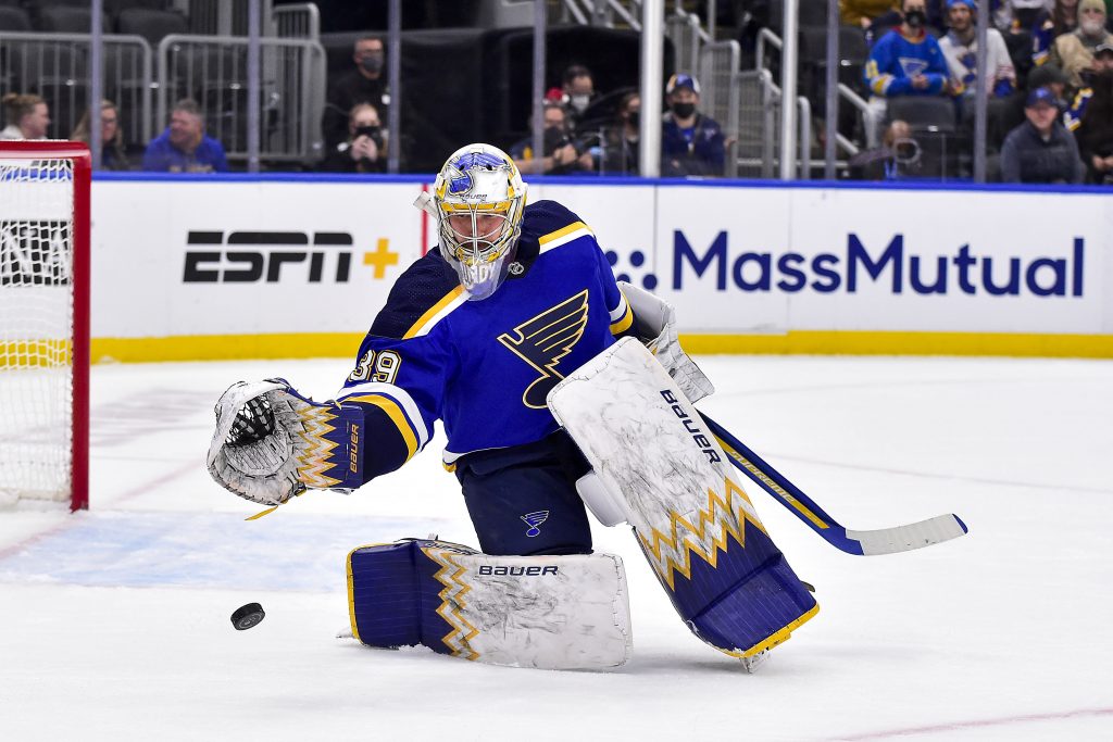 Charlie Lindgren St. Louis Blues Player-Issued 2022 NHL Winter Classic  Jersey - NHL Auctions