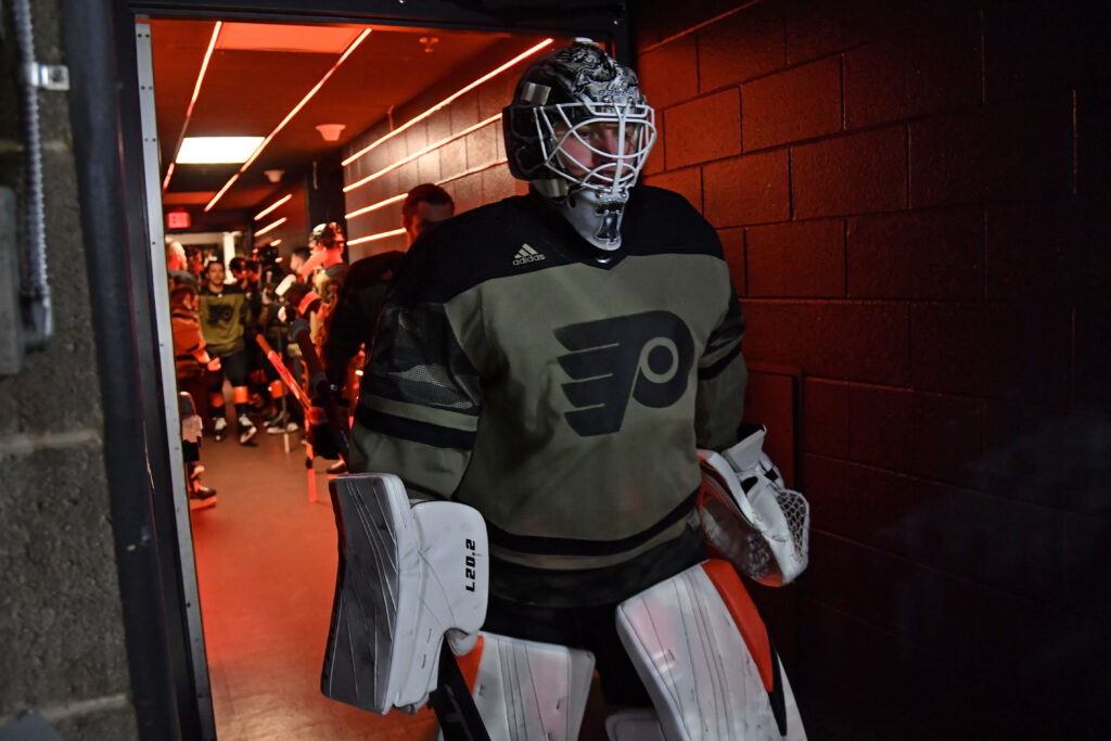 Flyers recall top goalie prospect Carter Hart from Phantoms