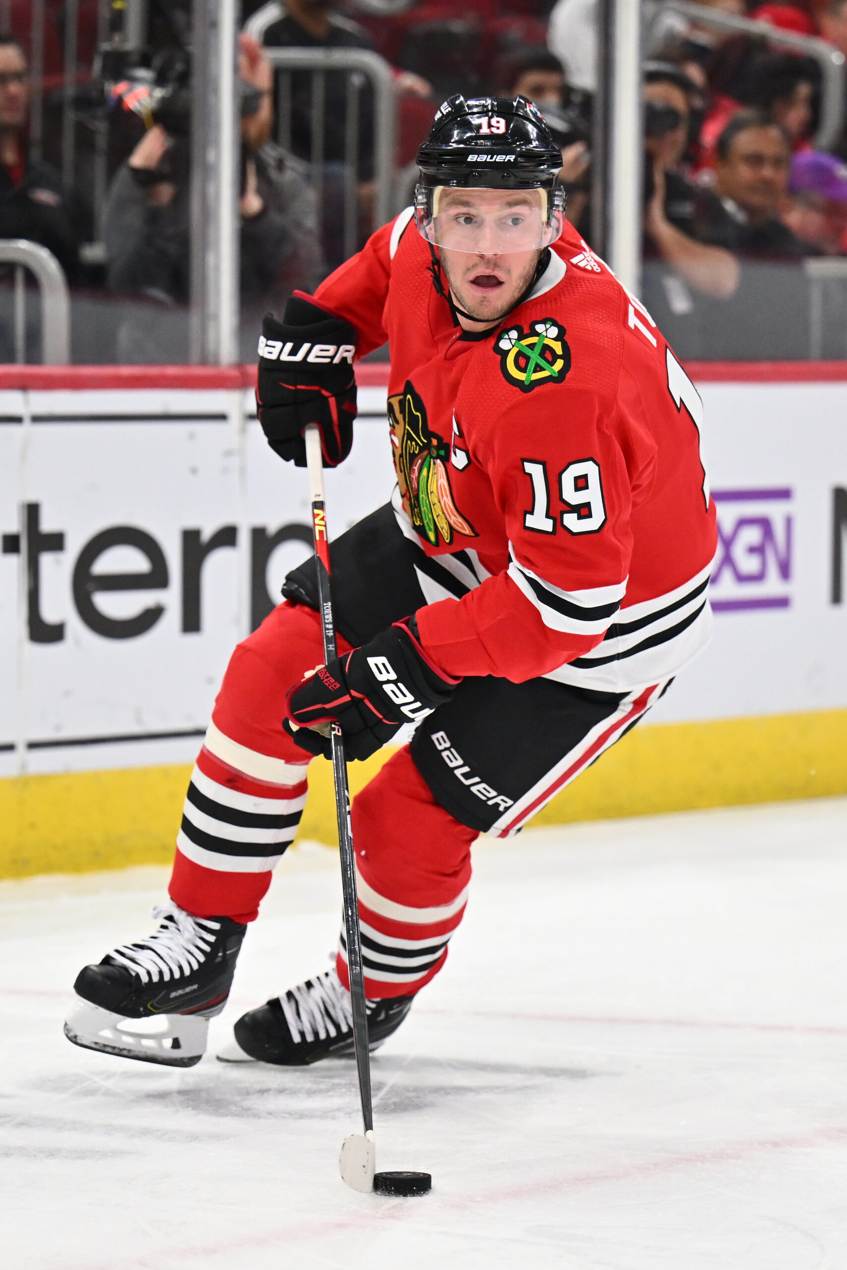 Chicago's Jonathan Toews reportedly off NHL trade market due to health  concerns