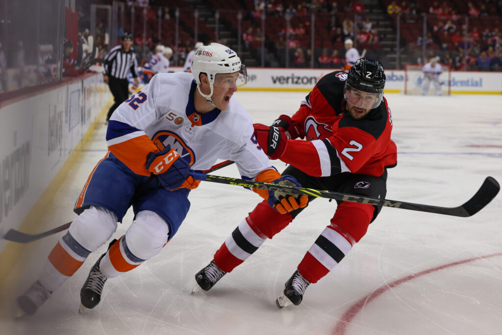 New York Islanders Sign Kyle MacLean, Daylan Kuefler