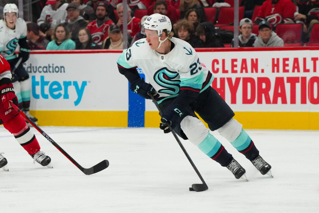 Кракен подписали и выставили на уэйверы Густава Олофссона