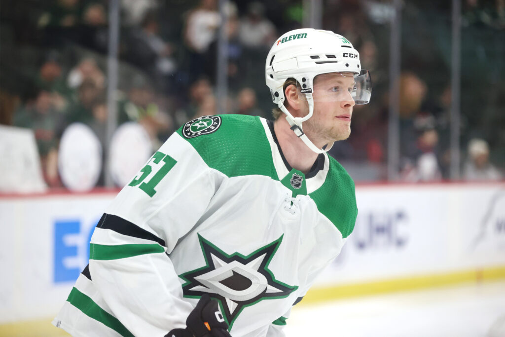 Dallas Stars Extend Fredrik Karlström