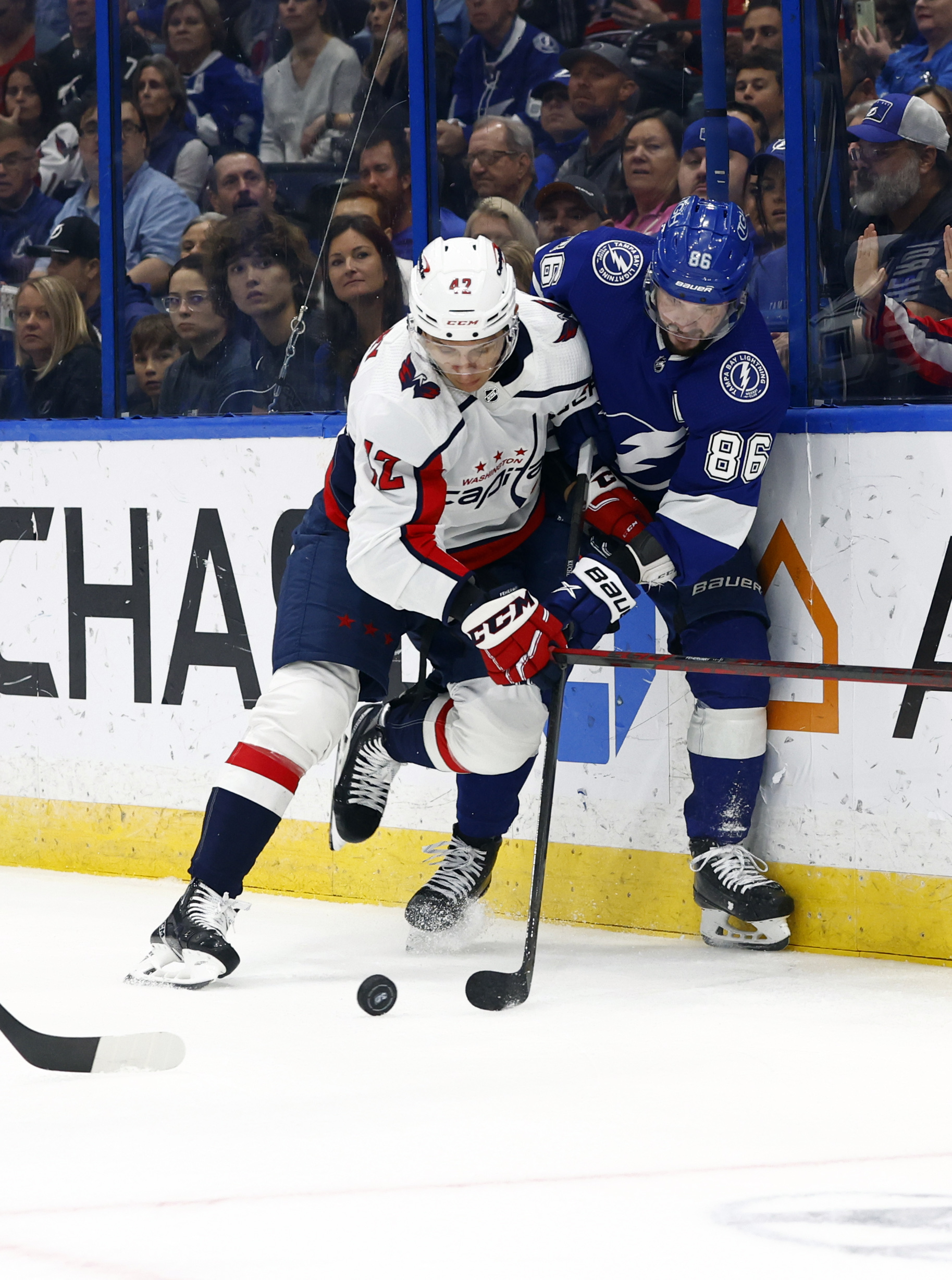 Capitals' winger Carl Hagelin retires from the NHL because of an eye injury