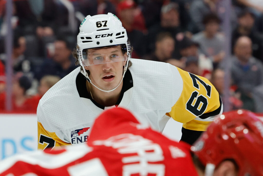 Sidney Crosby evaluated for upper-body injury, status unclear for  Thursday's game