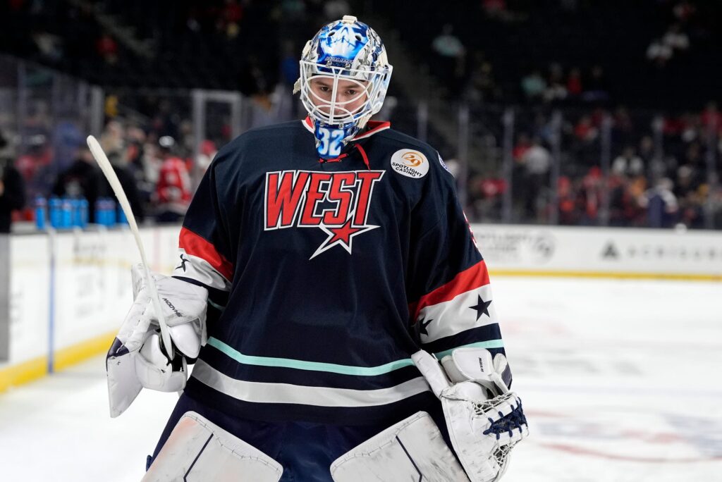 Вратарь «Нэшвилла» Мюррей возвращается в АХЛ после короткого вызова