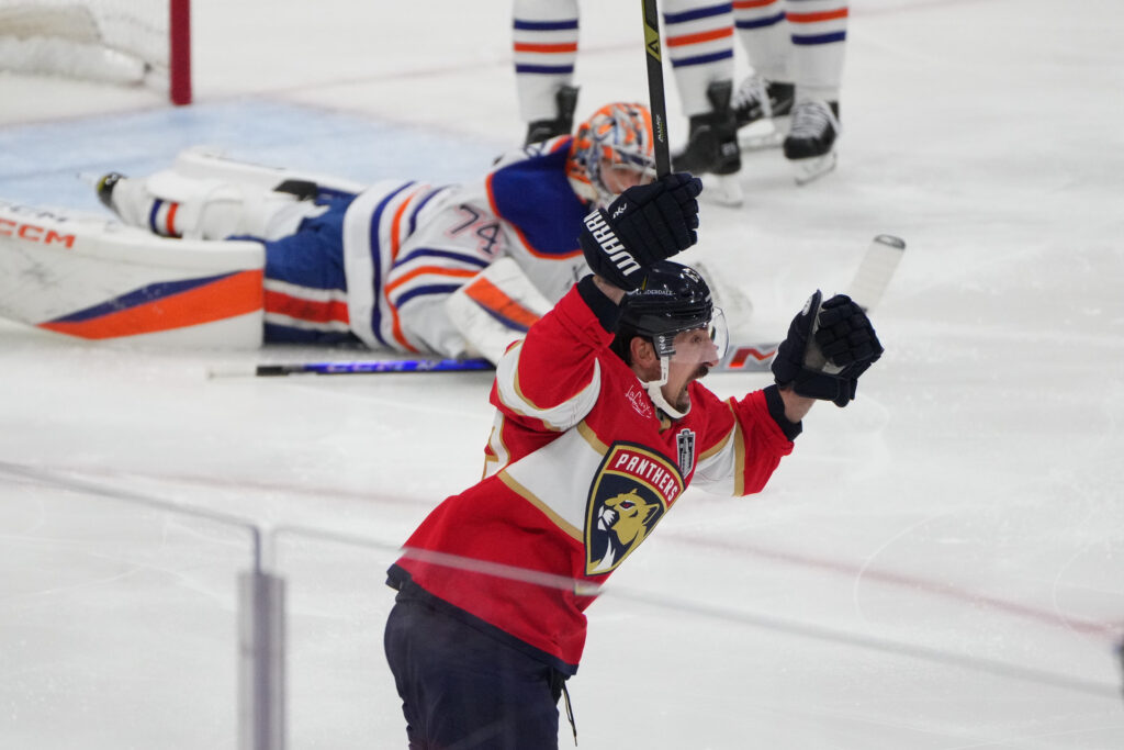 Claude Giroux, Senators Continue To Work Toward New Deal