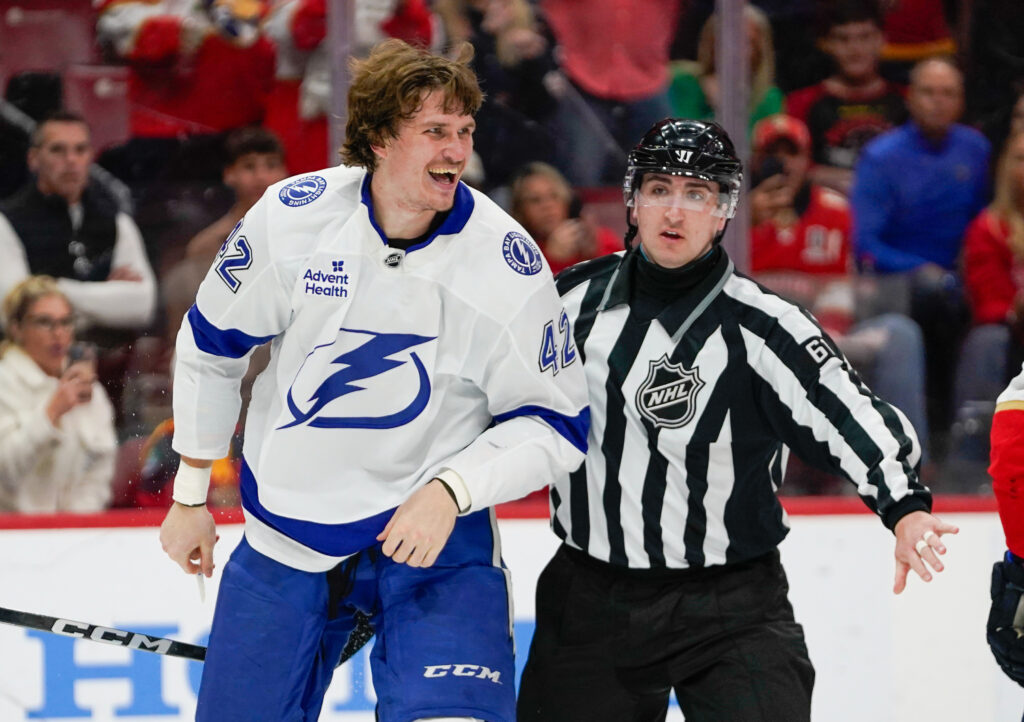 Ванкувер Кэнакс забрали Куртиса Дугласа с уэйверов