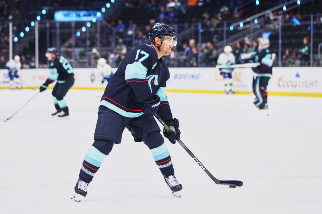 Удар по амбициям «Кракена»: Джейден Шварц получил жуткую травму лица и выбыл на неопределенный срок