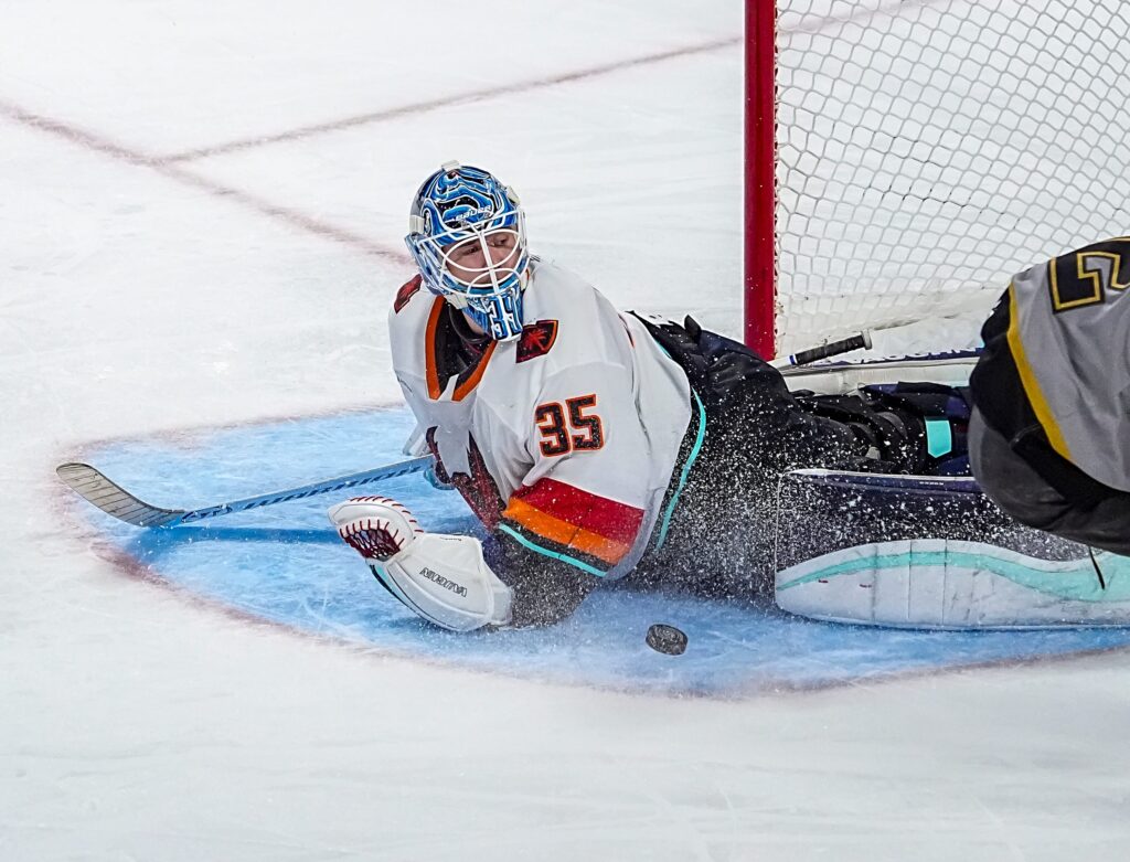 Вратарь-проспект Никке Кокко экстренно вызван в «Сиэтл Кракен» на фоне кадровых проблем