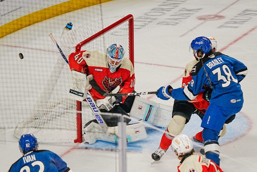 Вратари «Кракен» выбывают один за другим: на помощь призван Виктор Остман