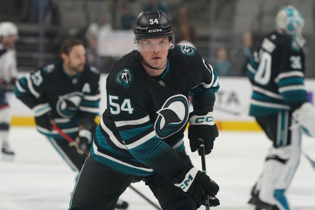 Sharks Sign Patrick Giles To Two-Year Extension