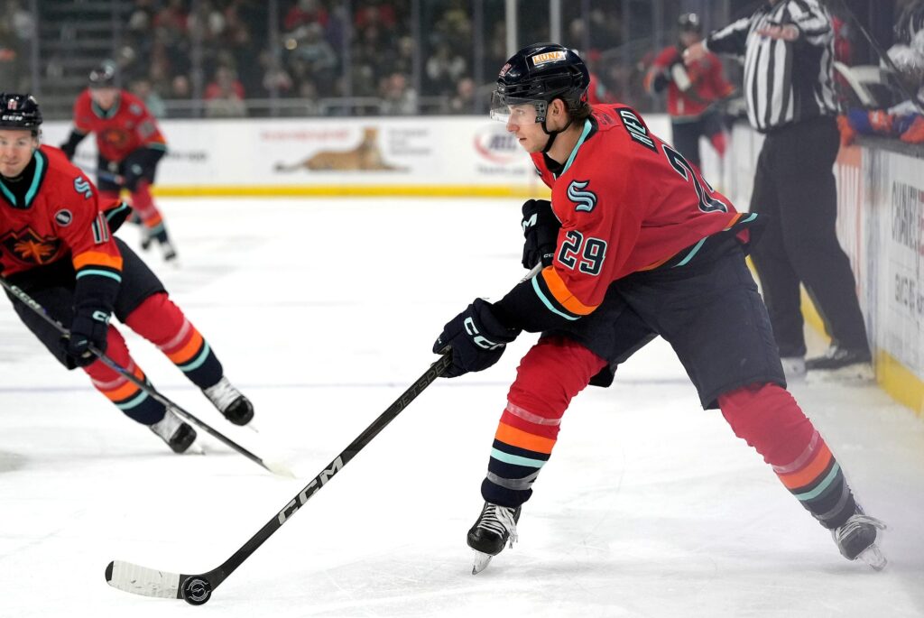 Kraken Re-Sign J.R. Avon, Lleyton Roed