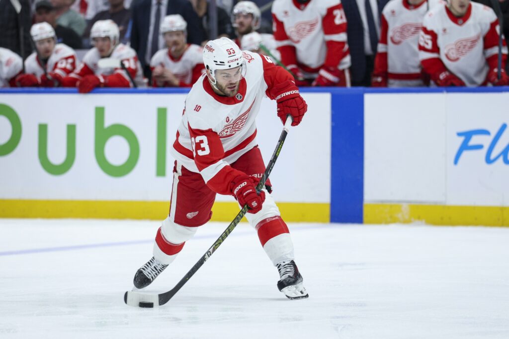 Atlantic Notes: DeBrincat, Maple Leafs, Canadiens